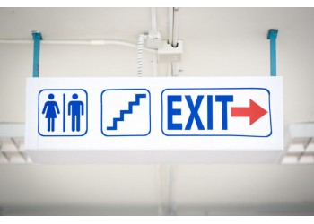 The Importance of Clear Information Signs in Public Spaces